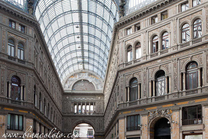 Галерея Умберто  I в Неаполе
