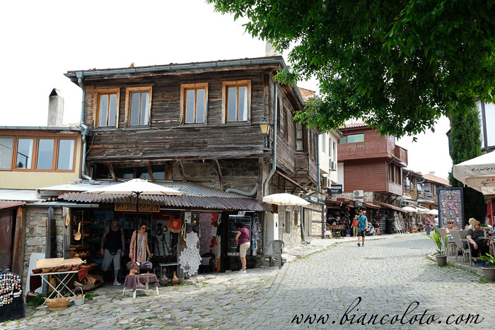 Деревянные дома в Несебре (Несебыр)