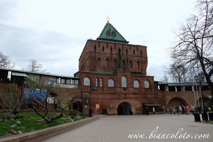 Дмитриевская башня