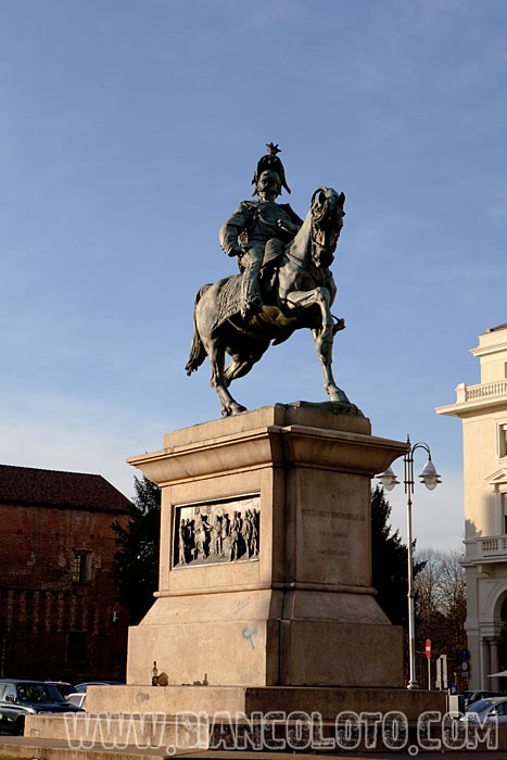 Piazza Martiri della Liberta. Новара