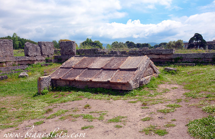 Могила основателя Пестума. Пестум