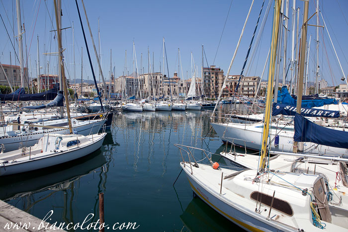 Порт La Cala. Палермо