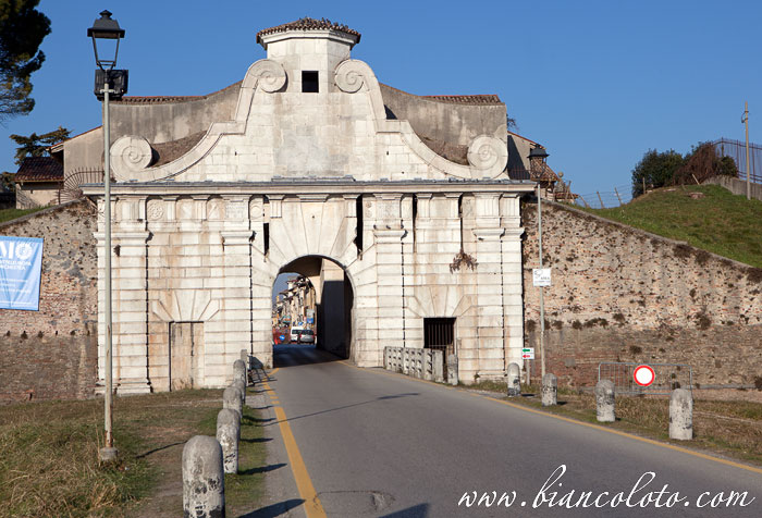 Ворота Аквилея. Пальманова (Palmanova)