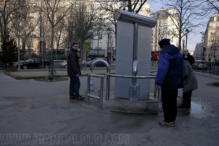 Источник. Бют-о-Кай.Париж