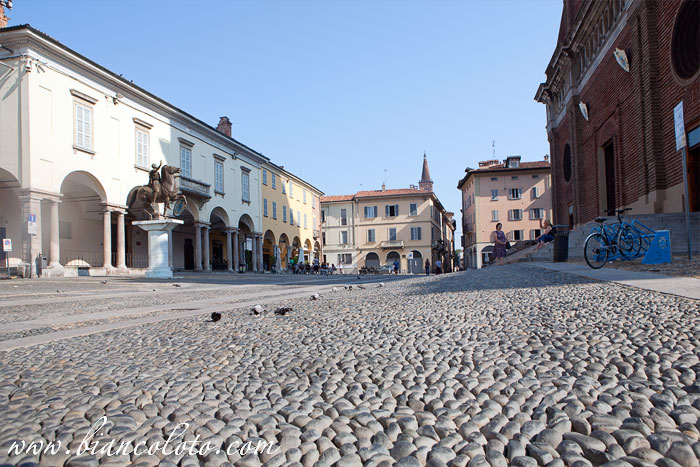 Piazza della Vittoria. Павия