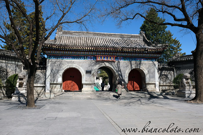 Горные ворота. Храм Белых облаков (Бай Юнь Гуань)