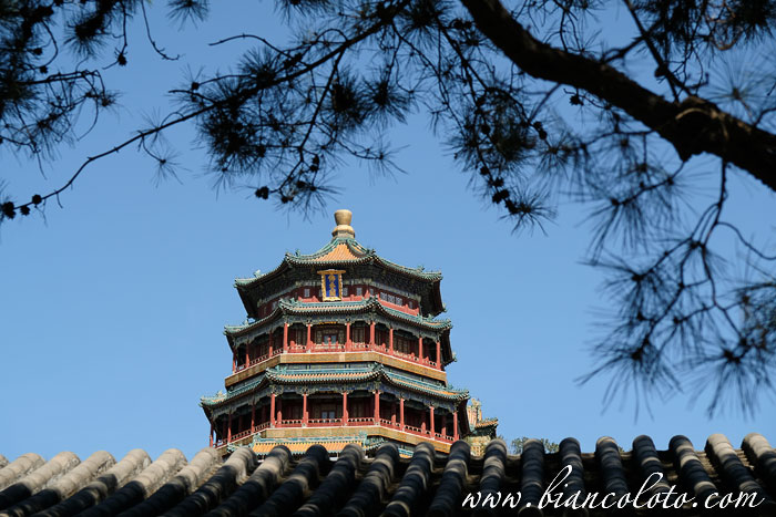 Башня Воскуриваний в Честь Будды. Летний императорский дворец Ихэюань 