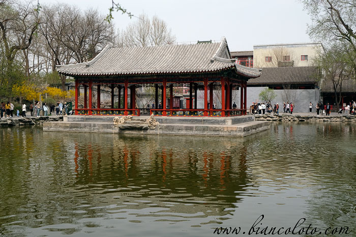 Павильон в Середине Озера. Особняк принца Гуна 