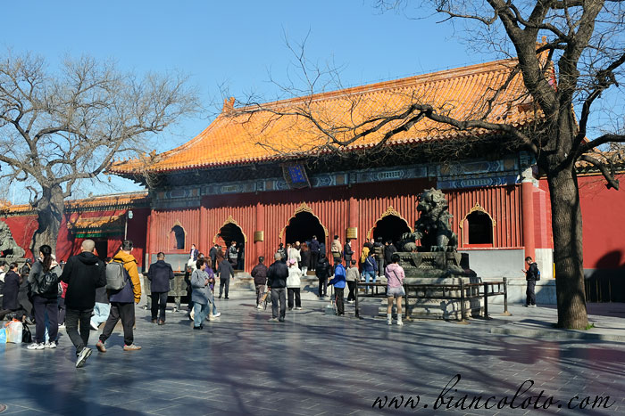 Павильон Небесных правителей. Буддийский храм Ламы в Пекине