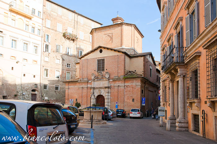 Piazza Dante и этрусский колодец. Перуджа