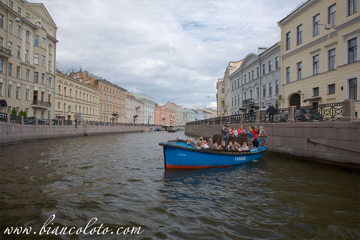 Водная прогулка по рекам и каналам Санкт-Петербурга