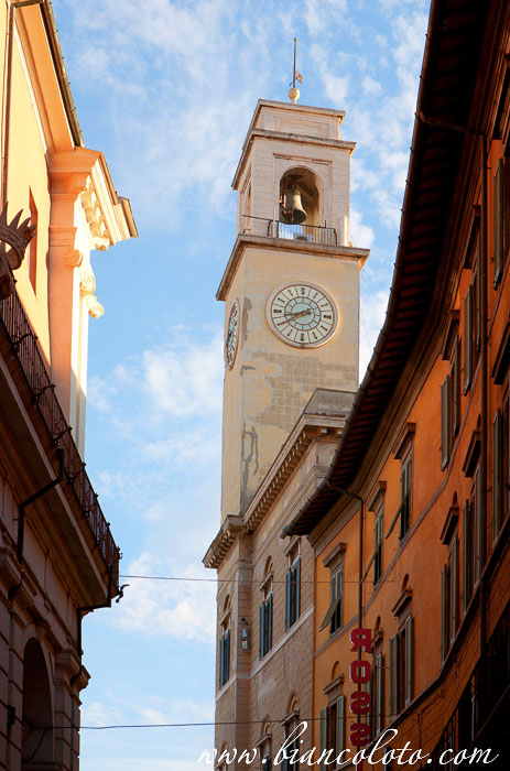 Часовая башня. Вид с corso Italia. Пиза