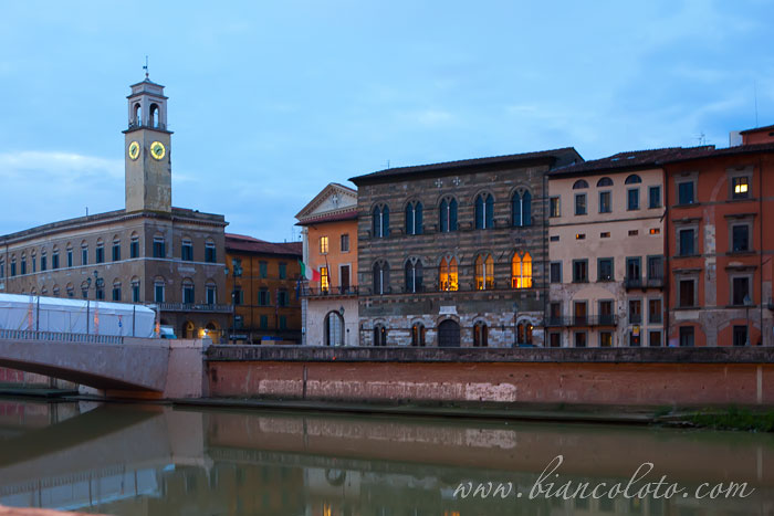 Палаццо Гамбакорти и палаццо Преторио с Часовой башней. Пиза