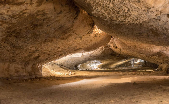 Пещера Ломбрив