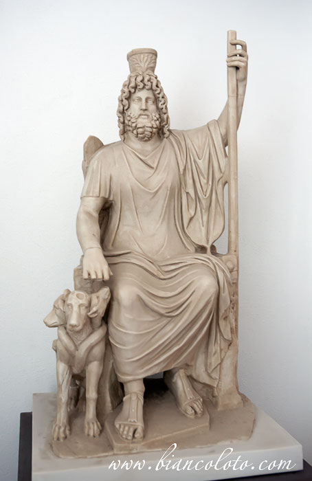 Бог Серапида. Археологический музей в Байе.