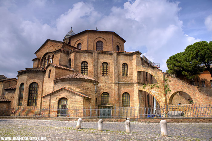 Церковью  Святого Виталиана. Равенна