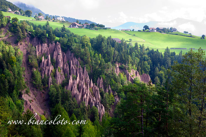 Земляные пирамиды Ренона