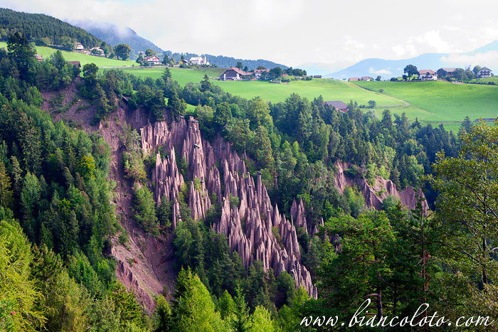 Земляные пирамиды Ренона