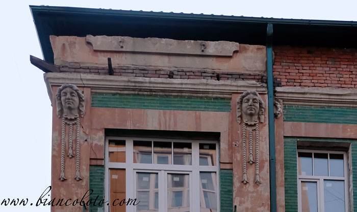 Кирпичный модерн с кабанчиком и валькириями