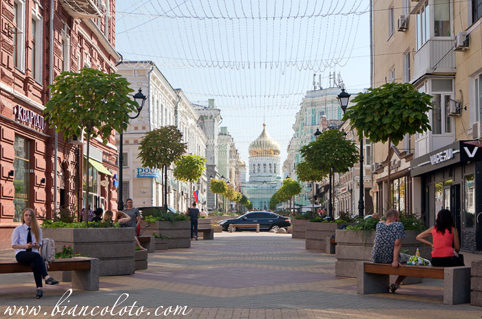 Вид на кафедральный собор с Соборного переулка
