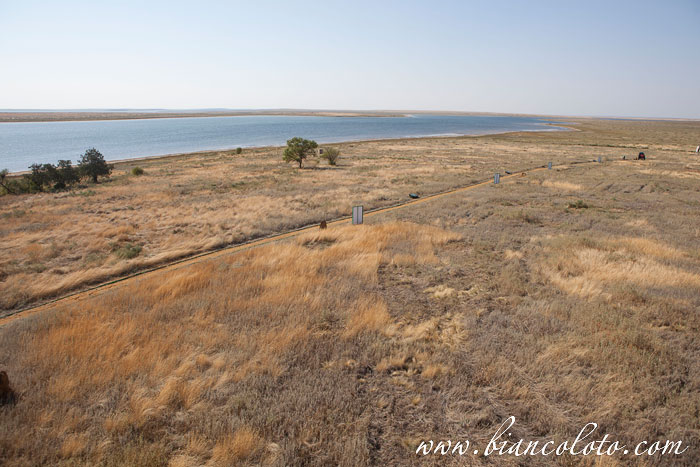 Степь и Озеро Маныч-Гудило
