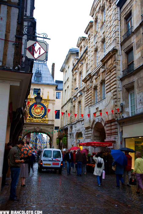 Руан, улица Часов (rue du Gross Horloge) 
