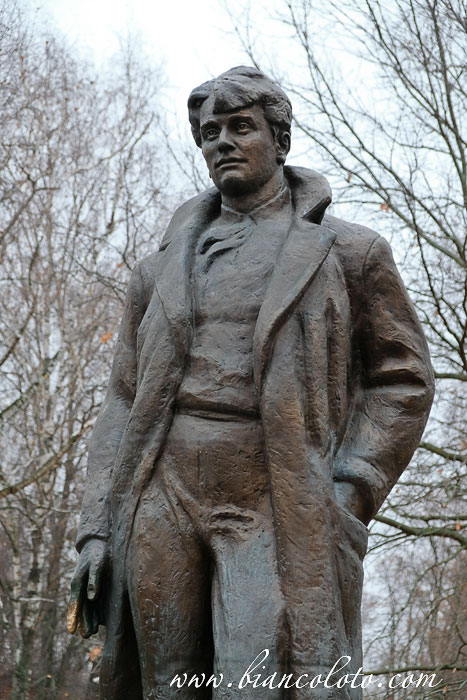 Памятник Есенину в Константиново