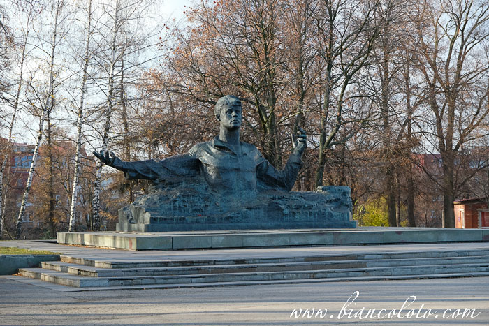 Памятник Сергею Есенину