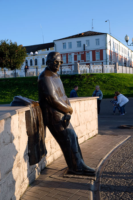 Памятник Льву Ошанину