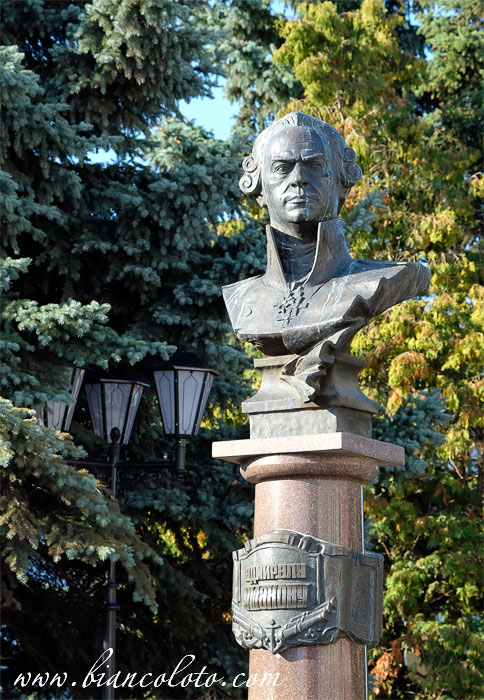 Памятник адмиралу Ушакову
