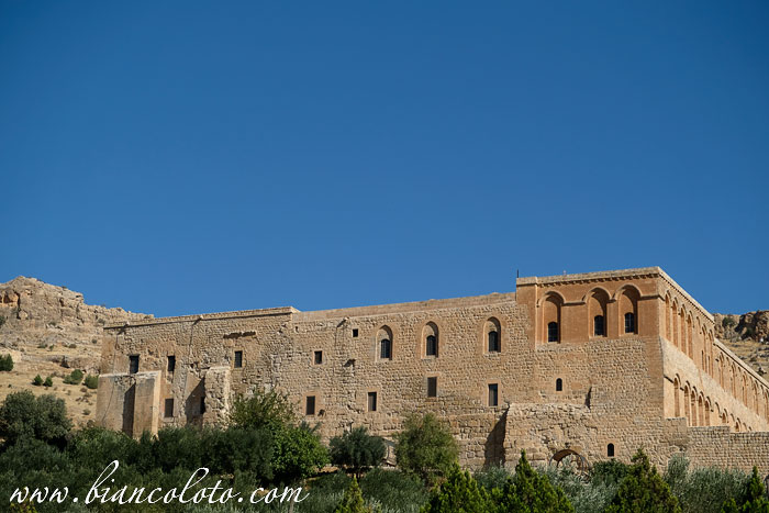 Шафрановый монастырь (Дейрулзафаран) 