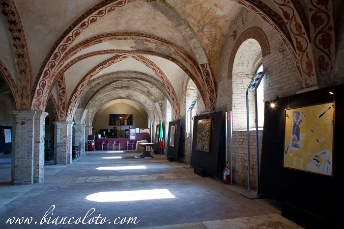 Аббатство Сан Гальгано. Тоскана. Италия