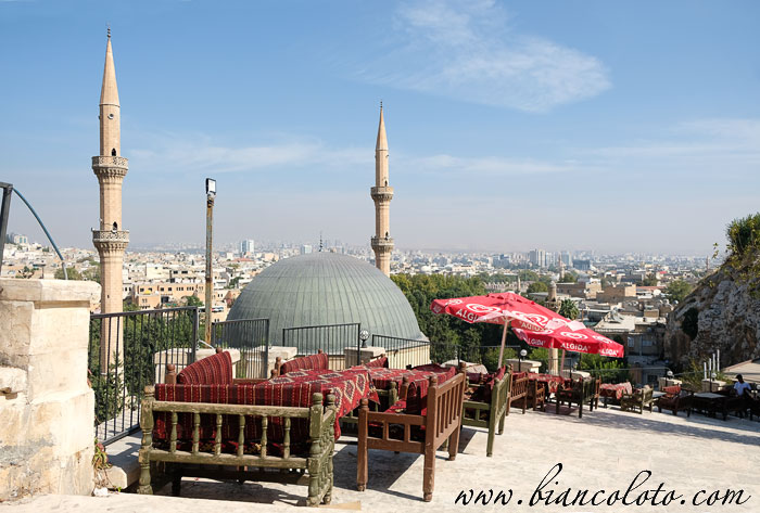 Кафе при подъеме на стену замка