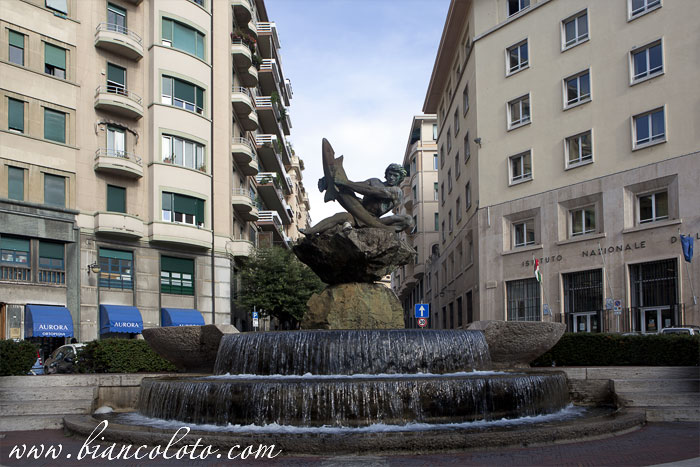 Фонтан рыбы на piazza Marconi. Савона