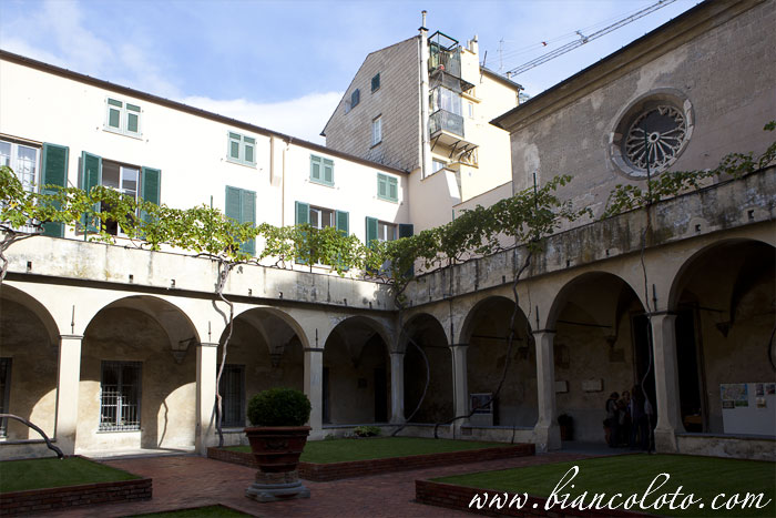 Монастырский дворик. Савона