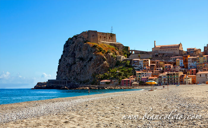 Замок Руффо. Шилла