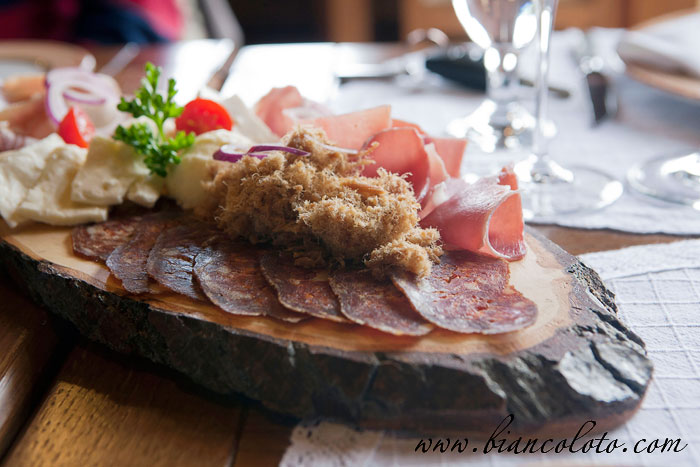 Чварцы и мясные деликатесы