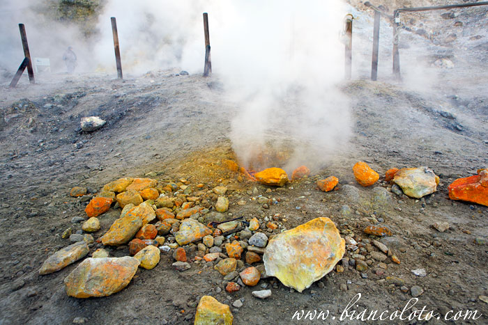 Фумаролы Сольфатары