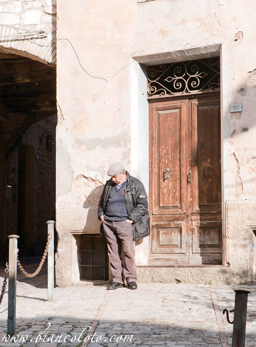 На улице в Спелло