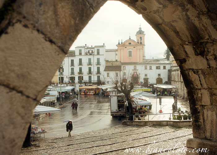 Вид на площадь Гарибальди. Сульмона