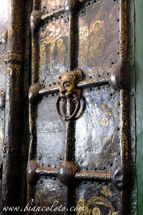 Золотые двери Рождественского собора