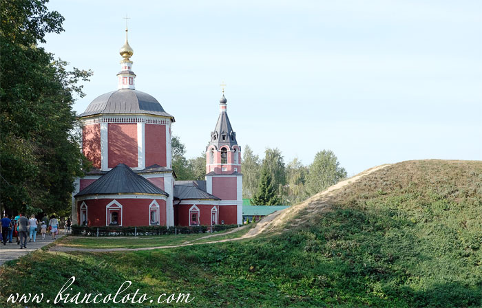 Успенская церковь и вал