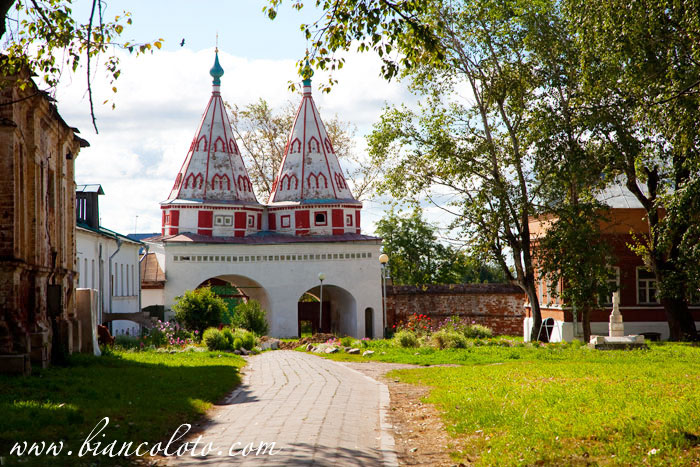 Святые ворота 