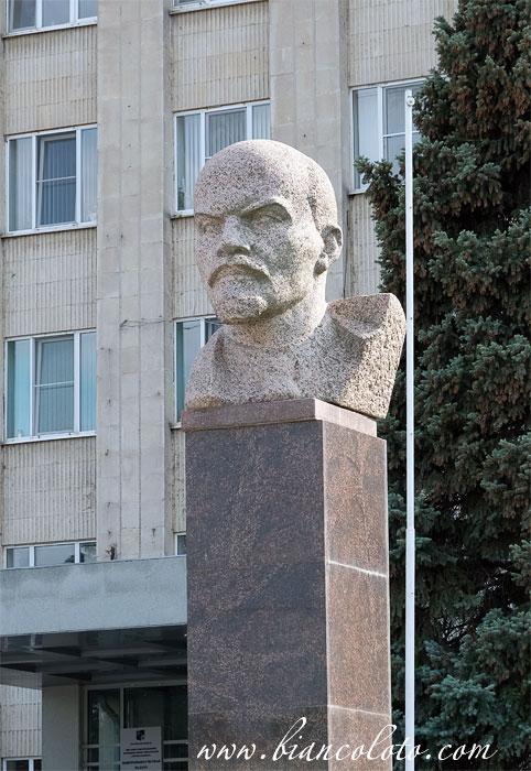 Бюст Ленина