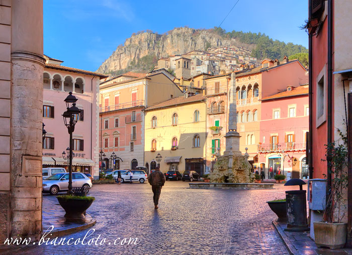 Площадь Обелиска в Тальякоццо