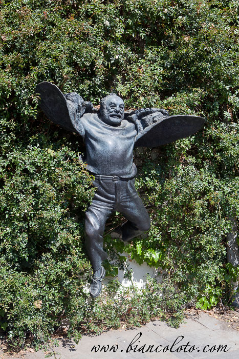 Памятник Сергею Параджанову