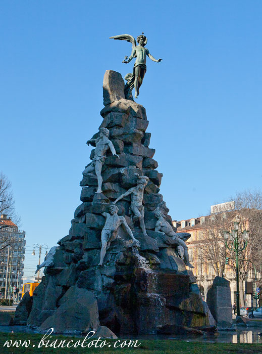 Площадь Статуто. Турин