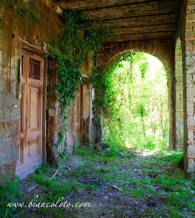 Заброшенная серная шахта. Туфо