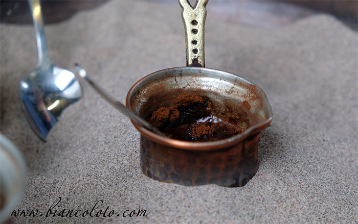 кофе по-турецки на песке