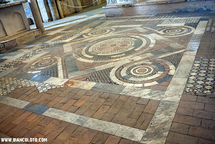 Церковь Сан-Пьетро. Элемент пола. Тускания